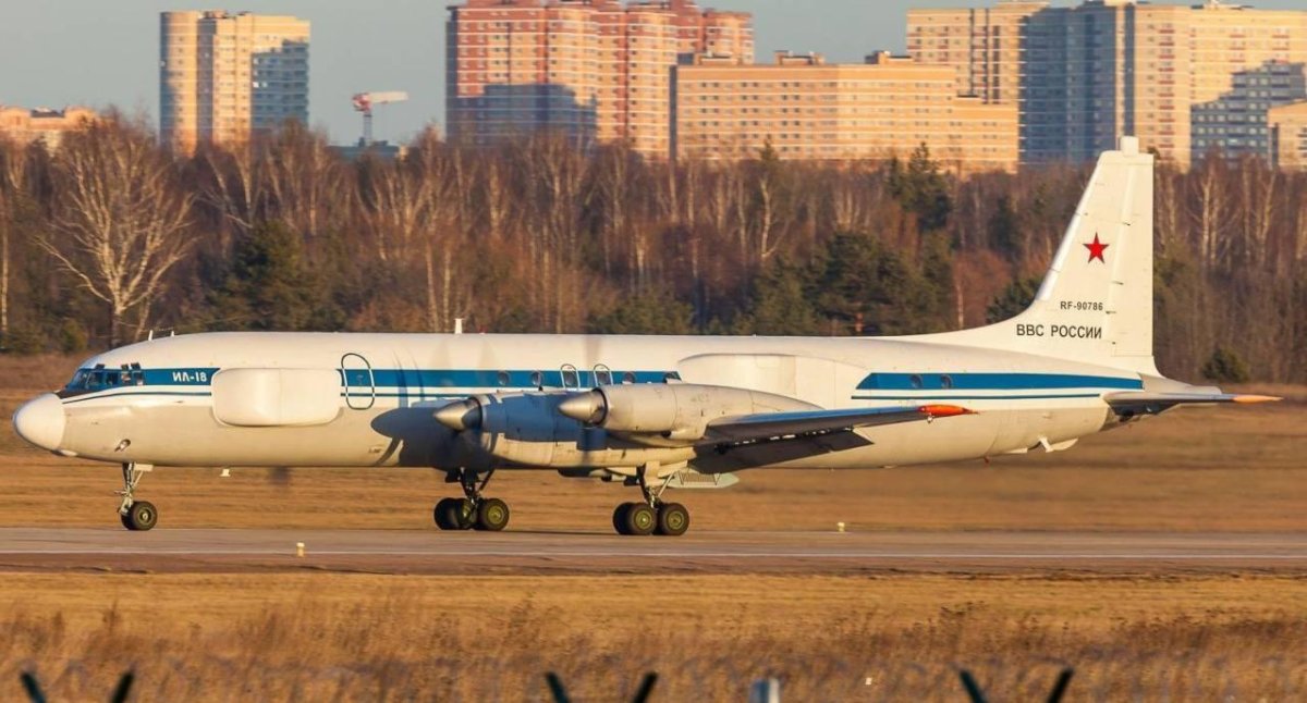 Самолет ил-22пп Порубщик