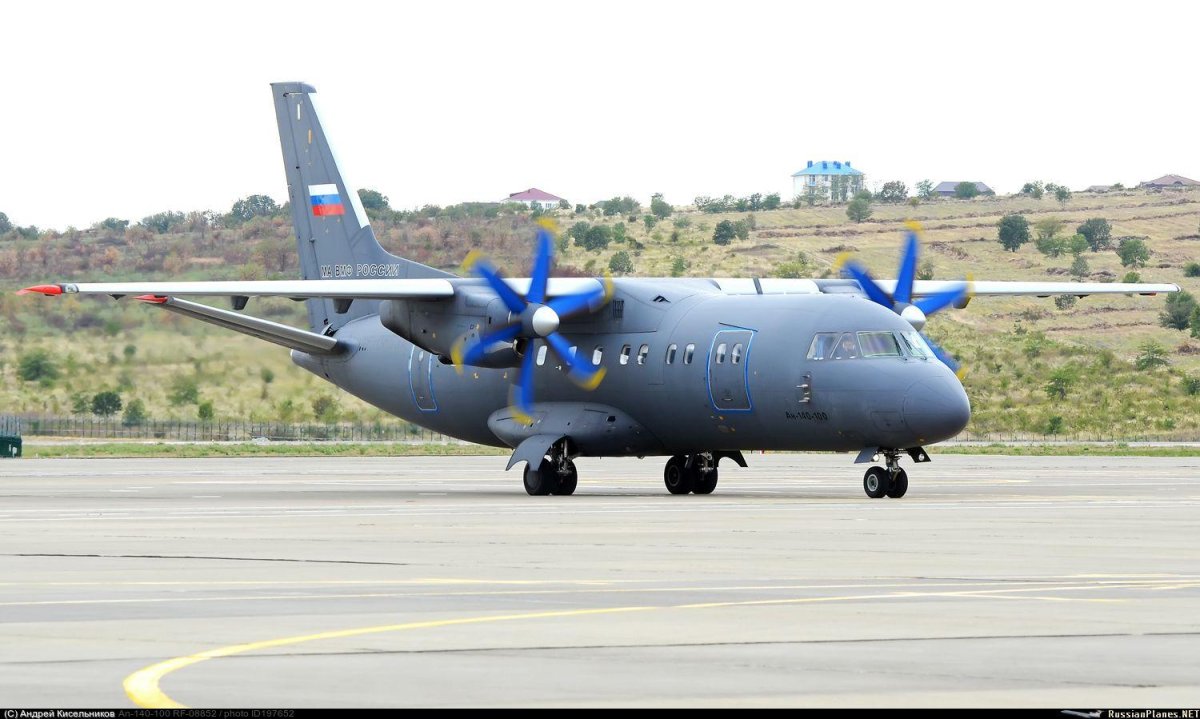 АН-140 ВВС РФ