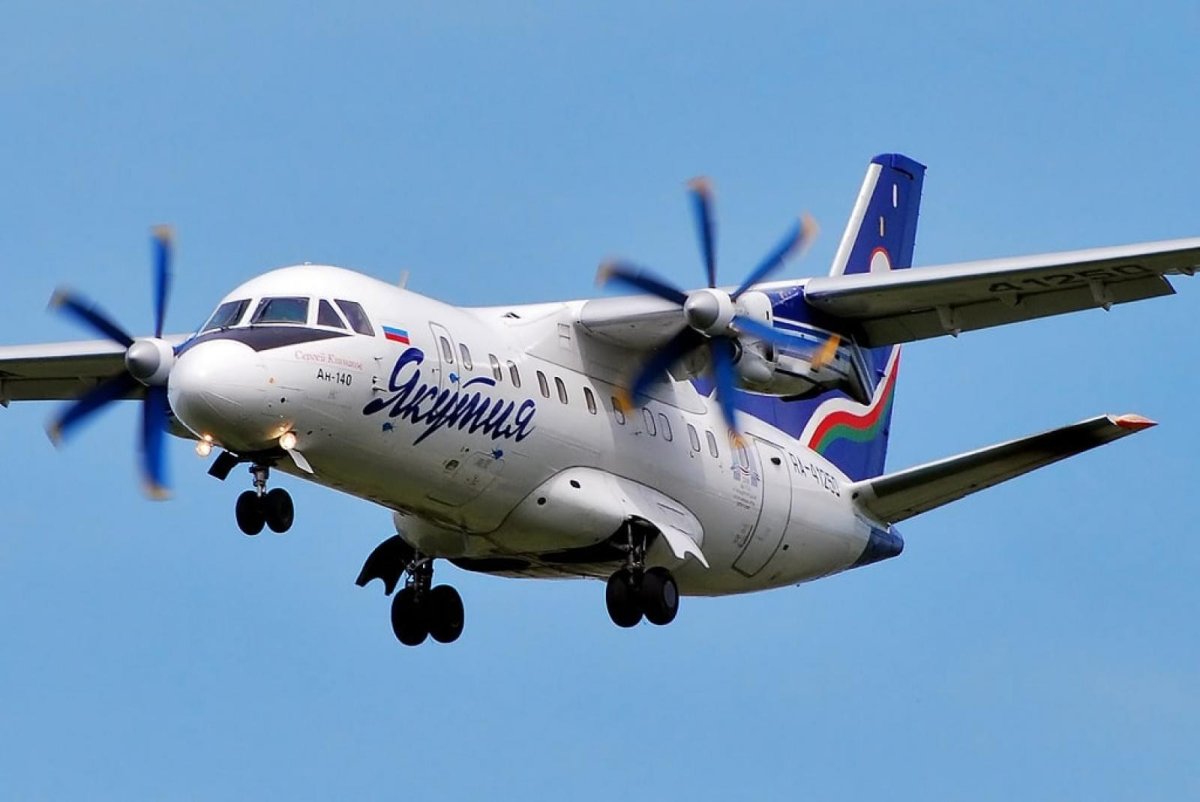 АН-140 самолет