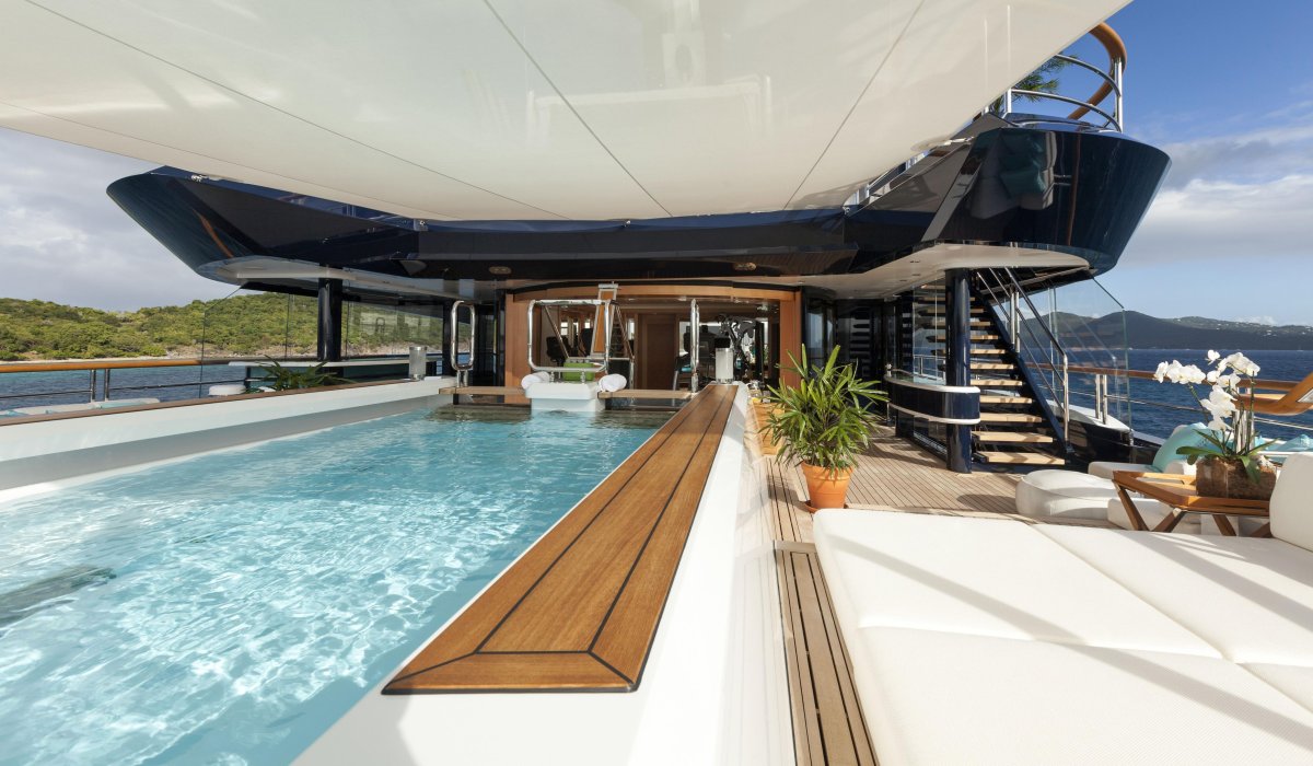 Яхта Тинькова