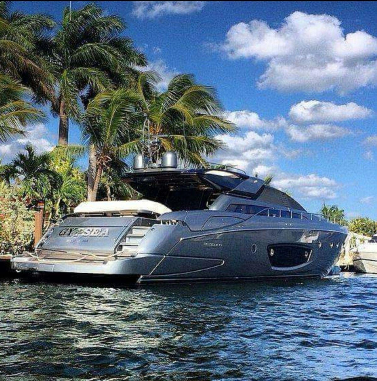 Яхта Рива 86