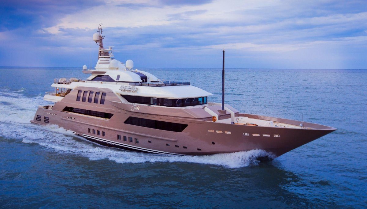 Суперяхта CRN 125 J Ade