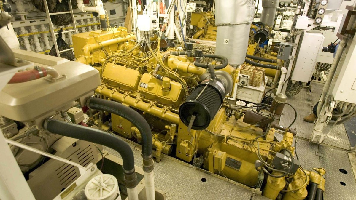 Судовой двигатель