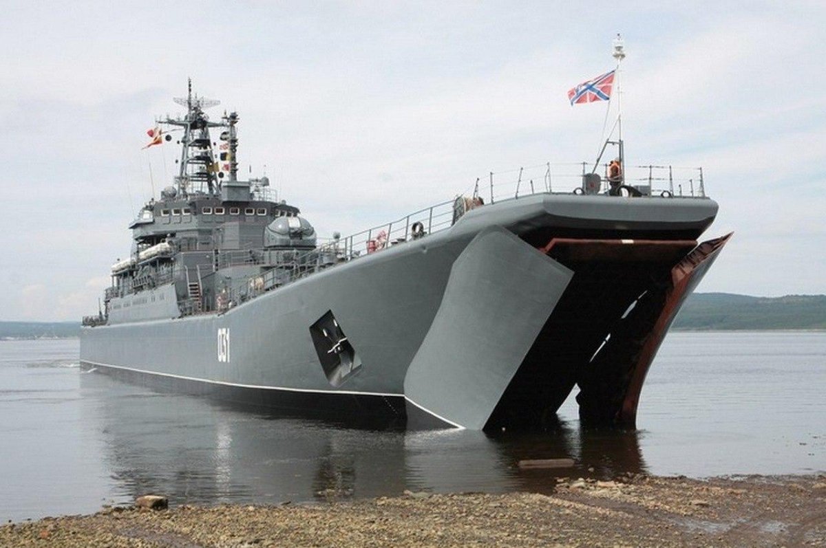 Корабль БДК Александр Шабалин