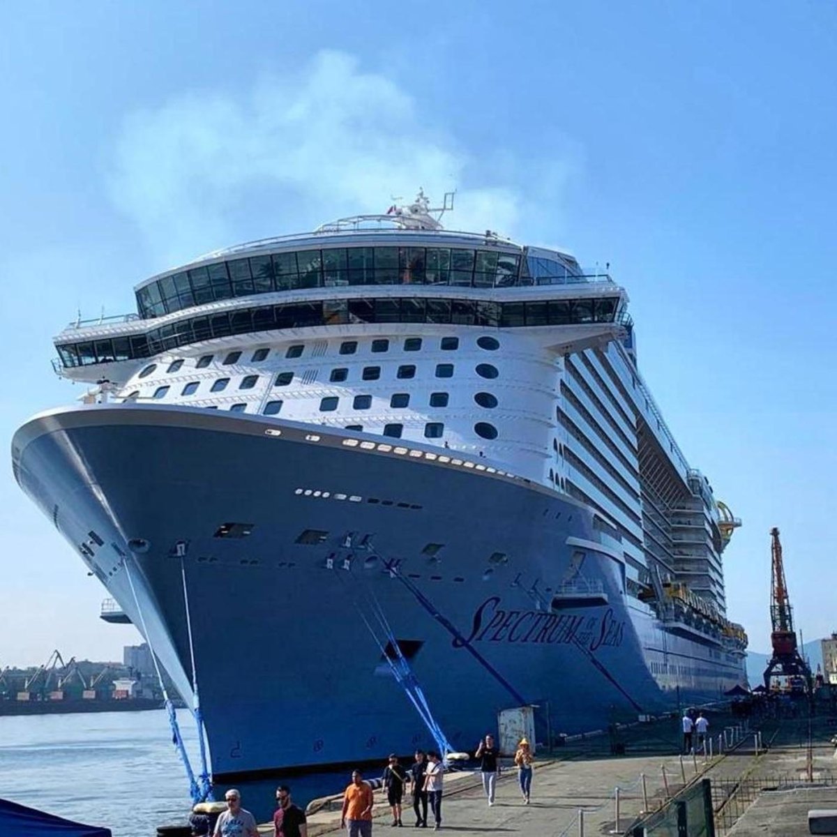 Владивосток круизный лайнер Русь