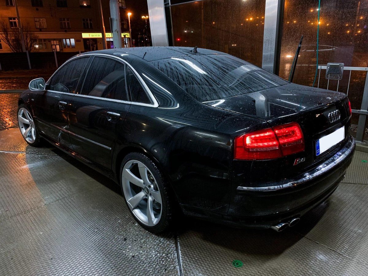 Audi s8 d3