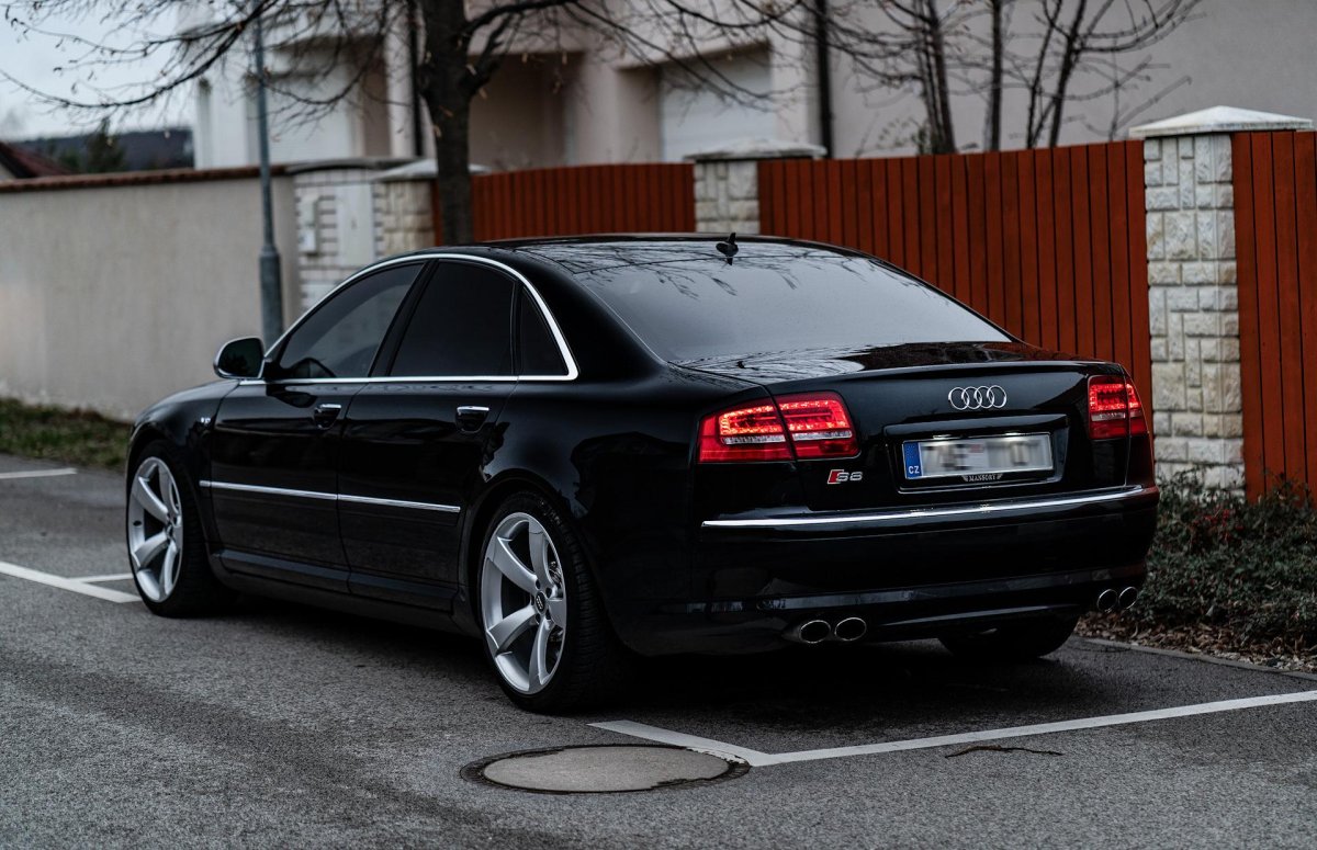 Audi s8 d3