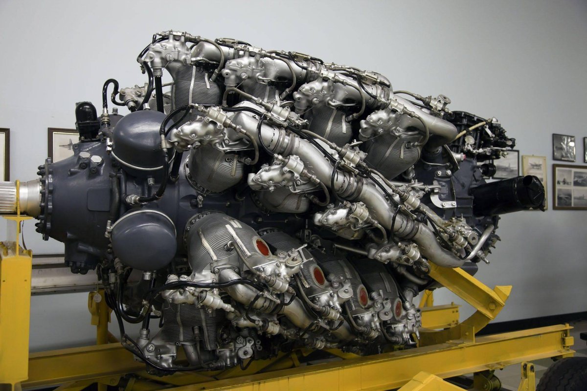 28-Цилиндровый двигатель Pratt Whitney aircraft engine