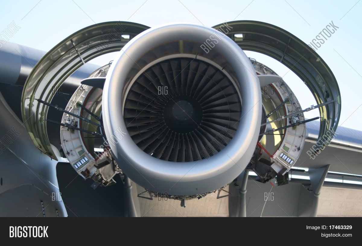 Двигатель самолета