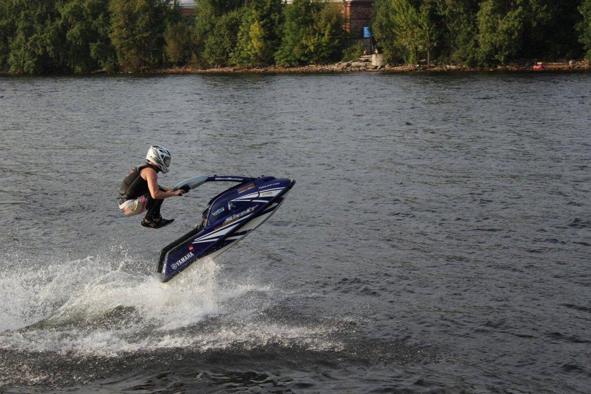 Стоячий гидроцикл