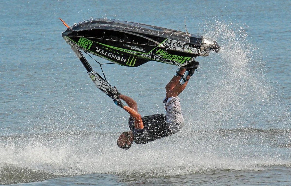 Водные мотоциклы трюки