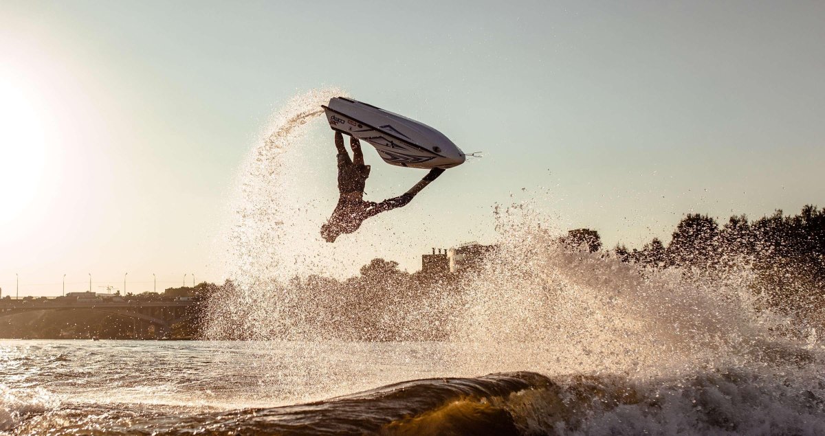 Стоячий гидроцикл