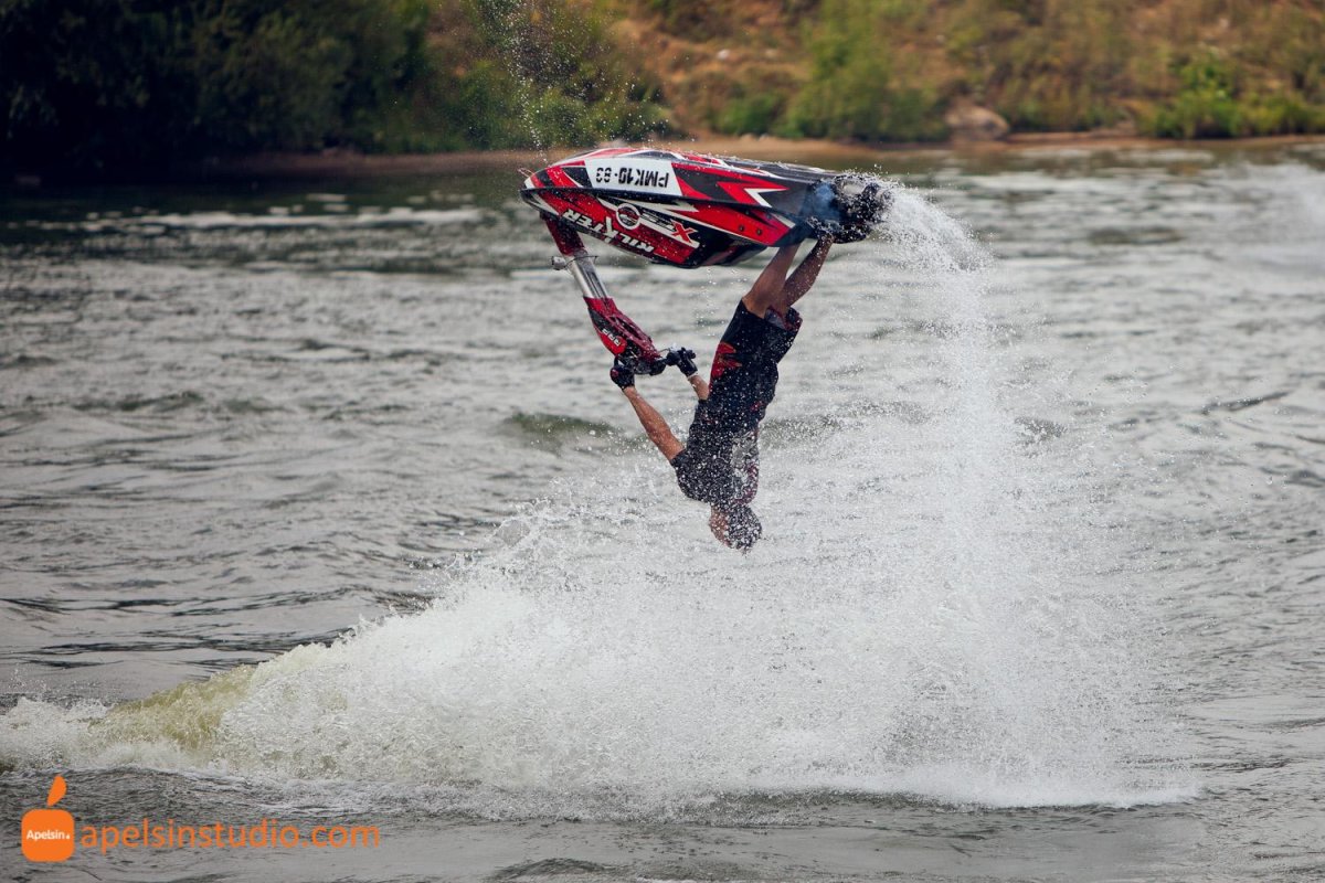 Фристайл на гидроцикле