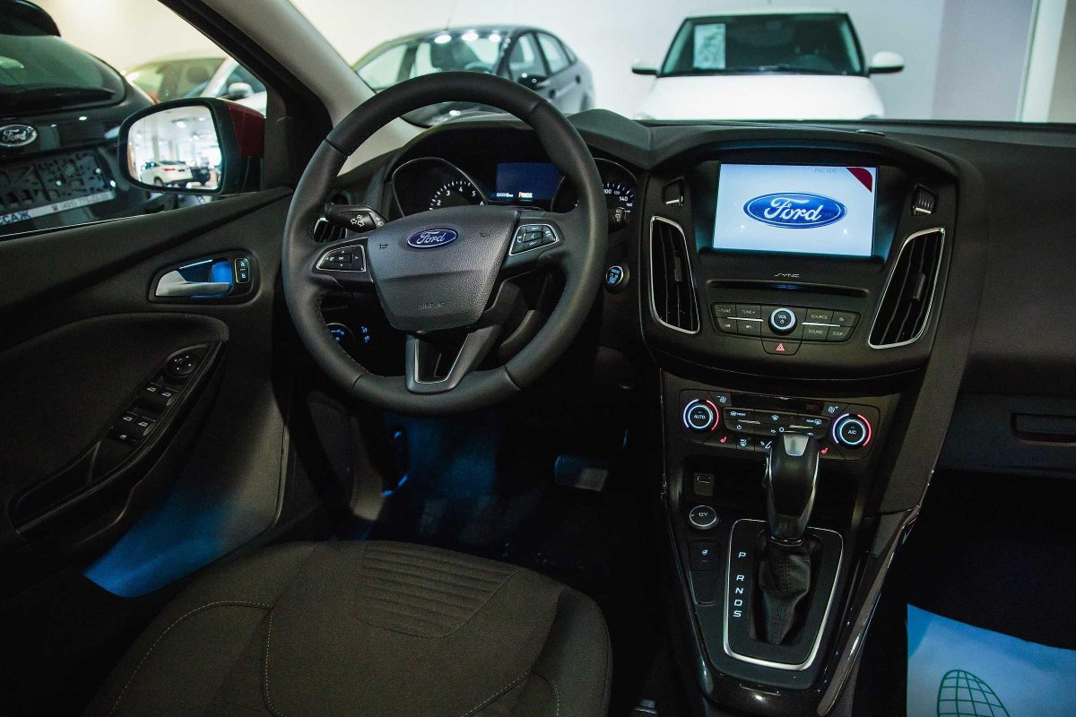 Салон Форд фокус 3 Рестайлинг Титаниум