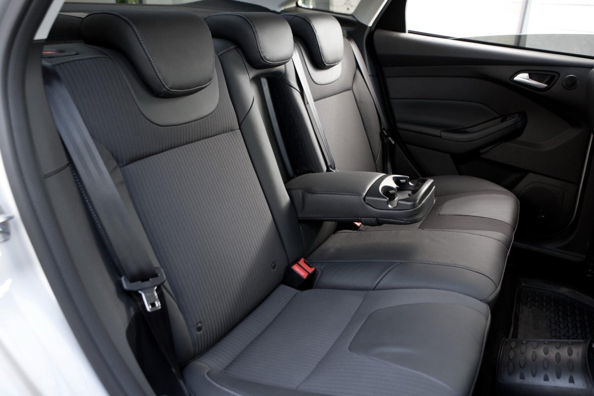 Форд фокус 3 седан задний ряд