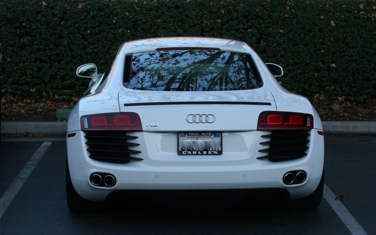 Audi r8 вид сзади