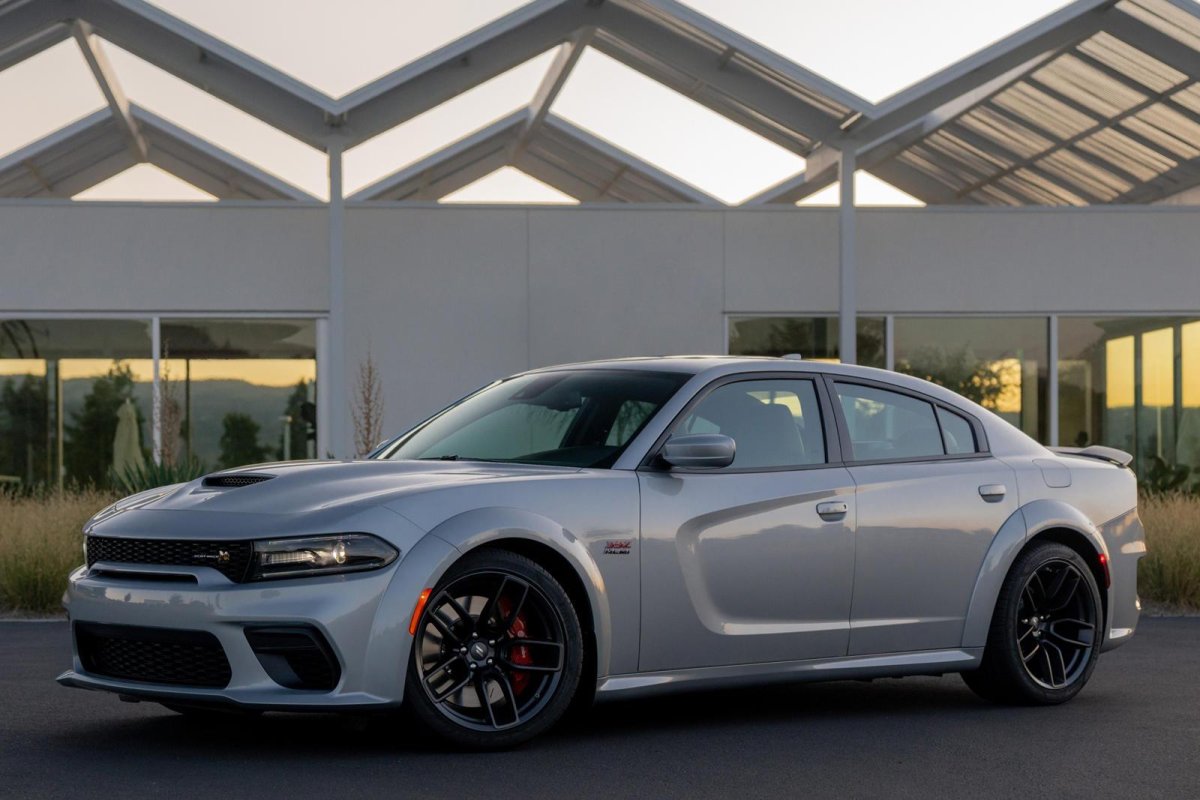 Додж Чарджер 2020