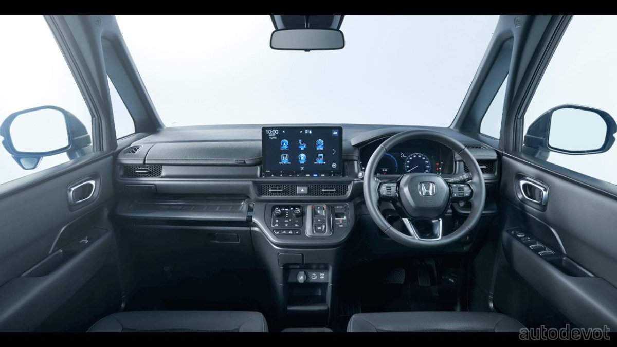 Honda Stepwgn spada 2015 салон