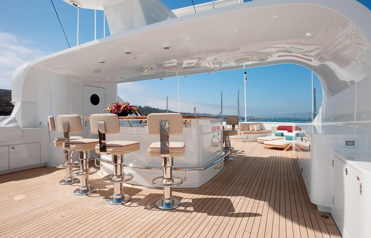 Яхта Авалон