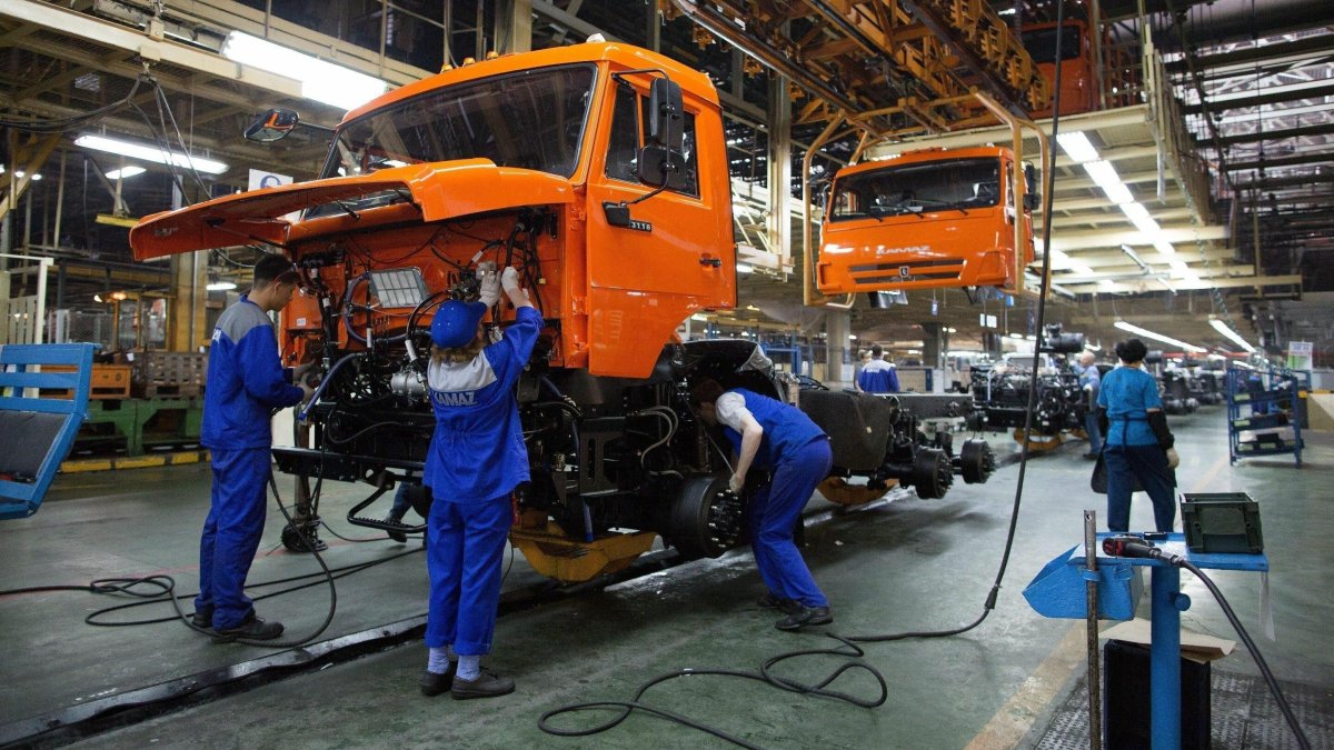 Работник КАМАЗ