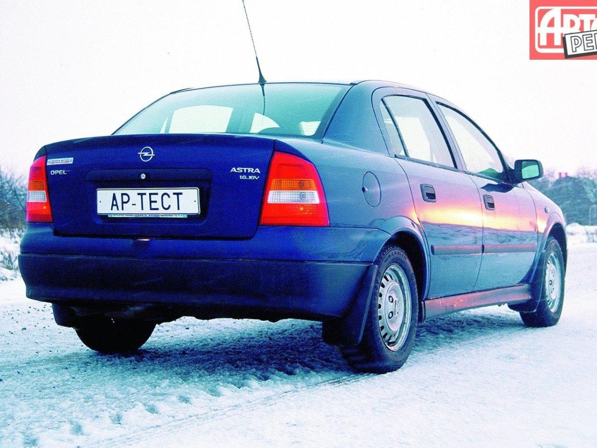 Opel Astra 1998 седан