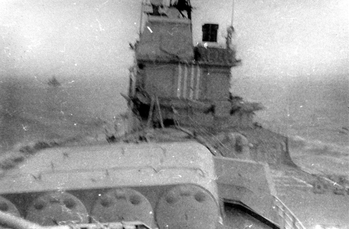 Навал СКР Беззаветный на крейсер Йорктаун