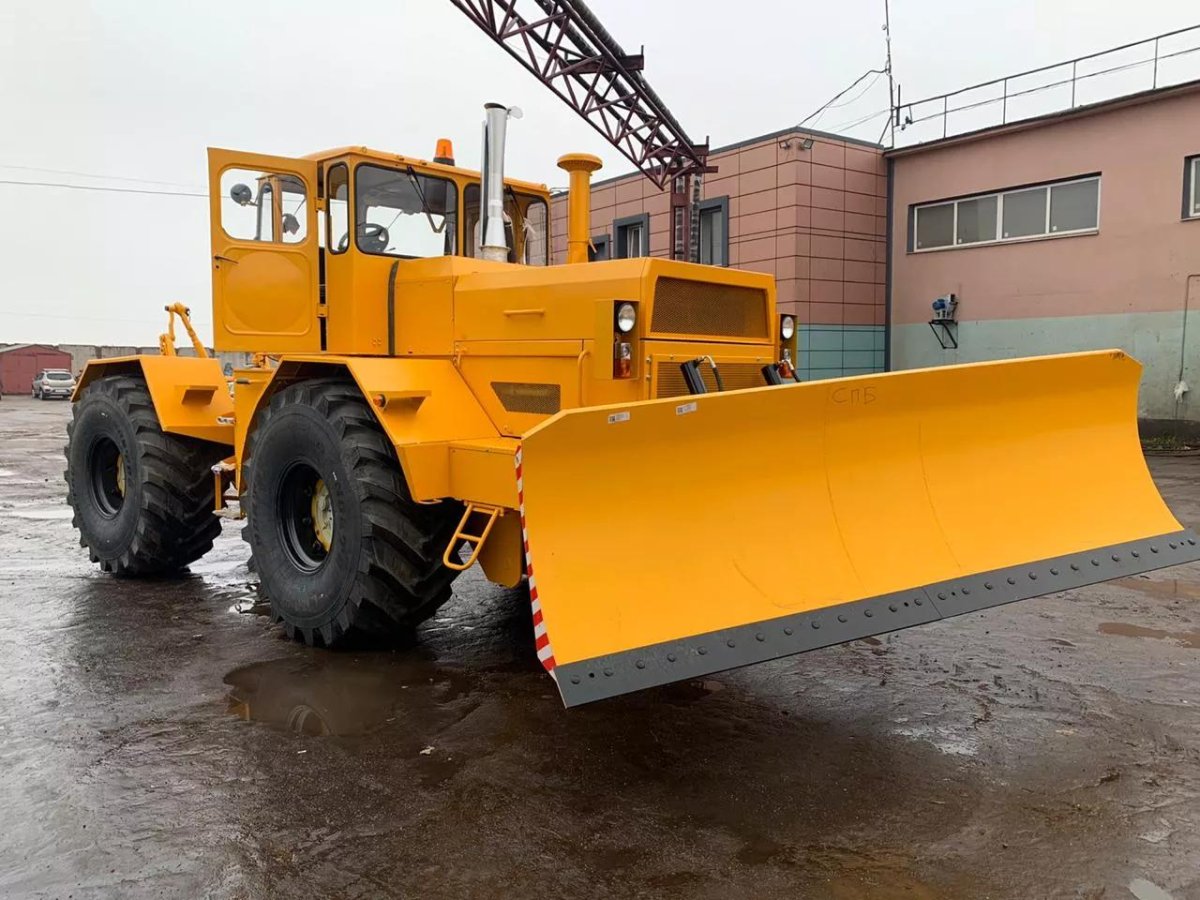 Отвал на Кировец к 700