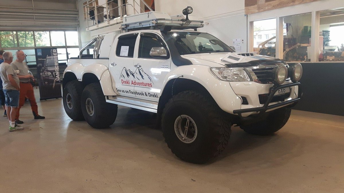 Хайлюкс 6х6 Арктик трак