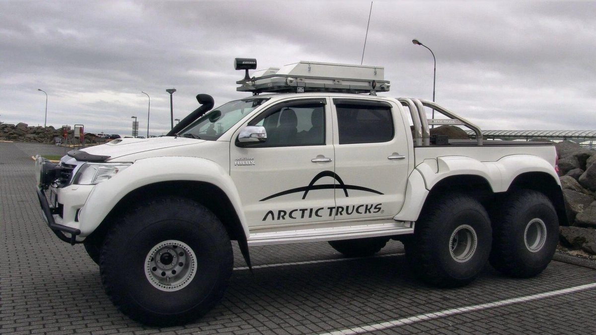 Тойота Hilux Arctic Trucks