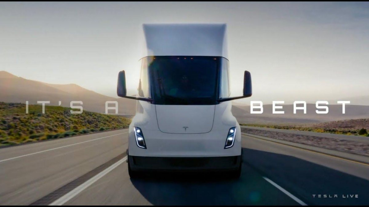 Tesla Semi кабина