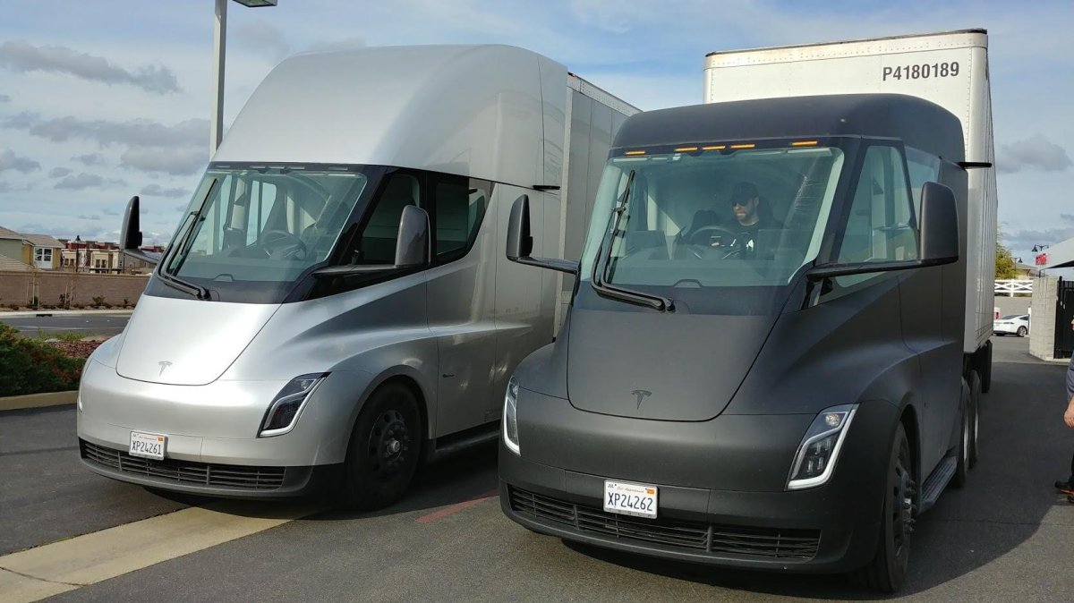 Тягач Tesla Semi