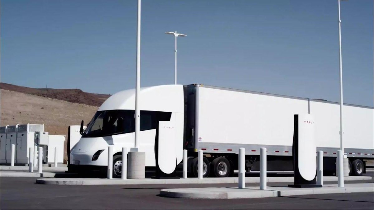 Tesla Semi грузовик