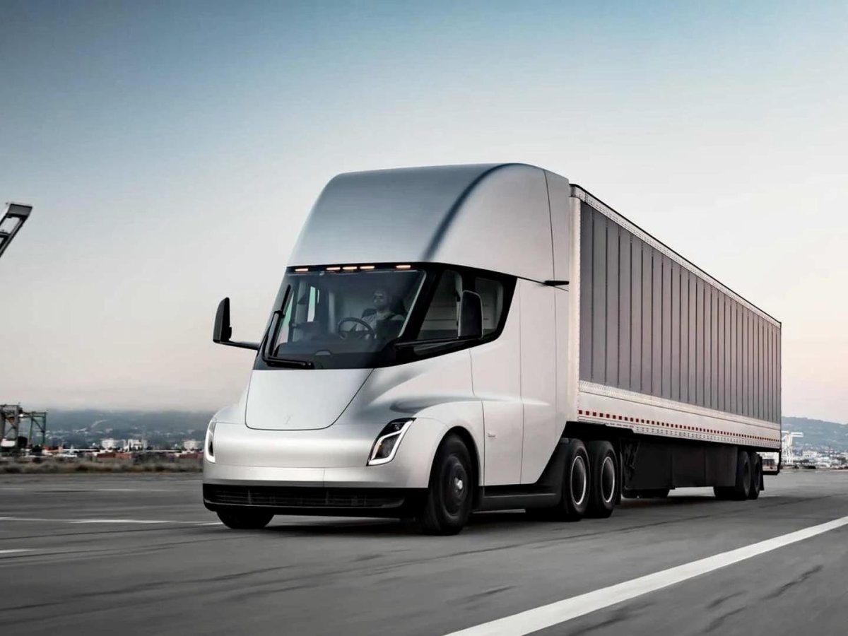 Грузовик Tesla Semi-Truck