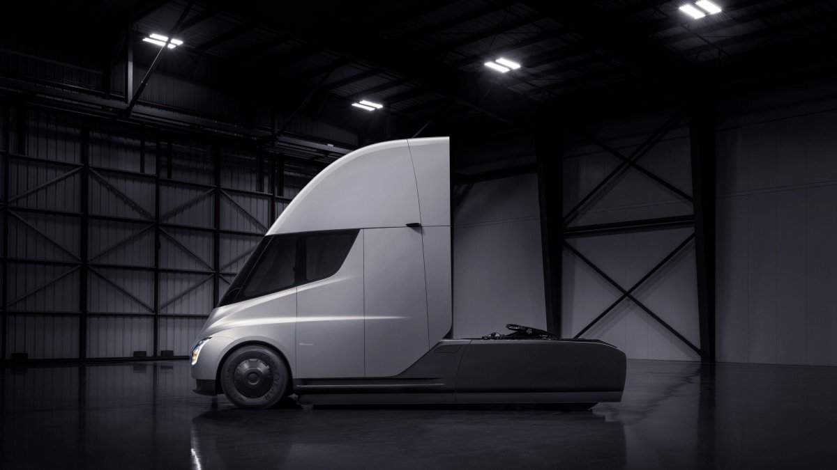 Электрический грузовик Tesla Semi