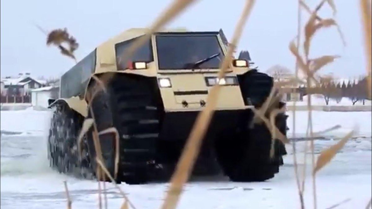 Постер вездеход