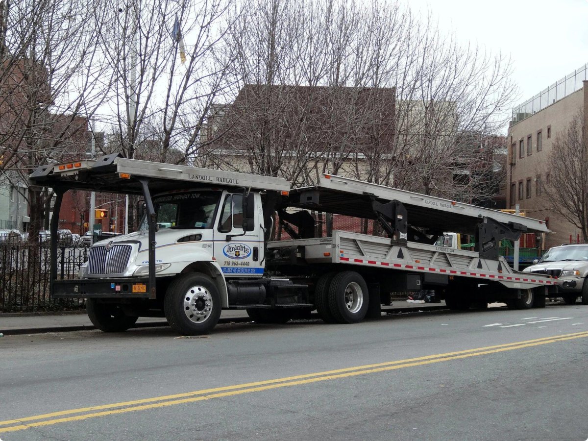 Американский тягач автовоз