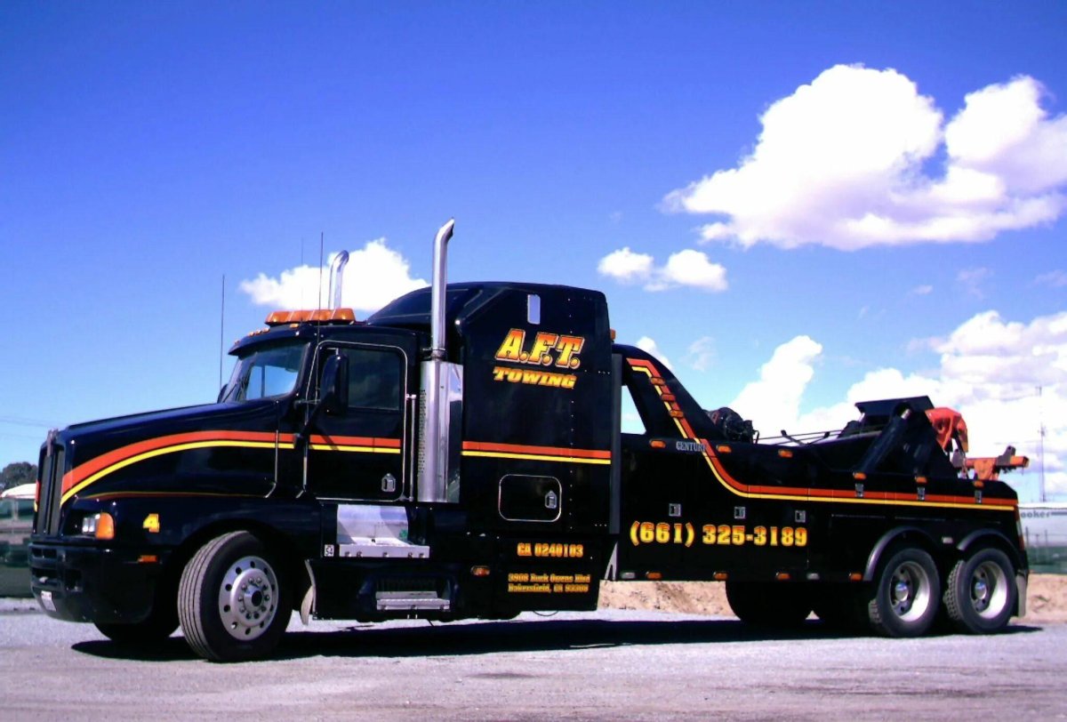 Грузовой эвакуатор Фредлайнер