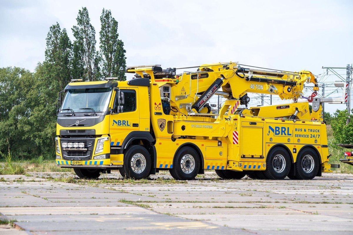 Грузовой эвакуатор Вольво 8*8