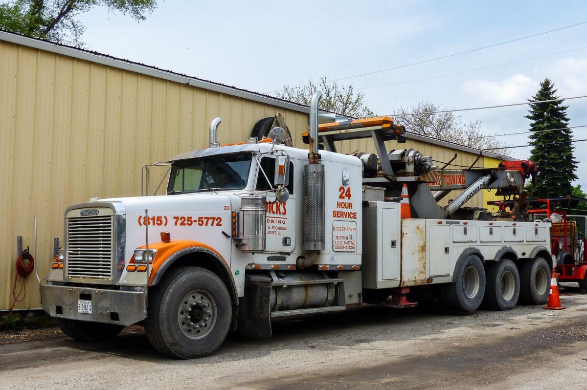 Freightliner Tow Truck