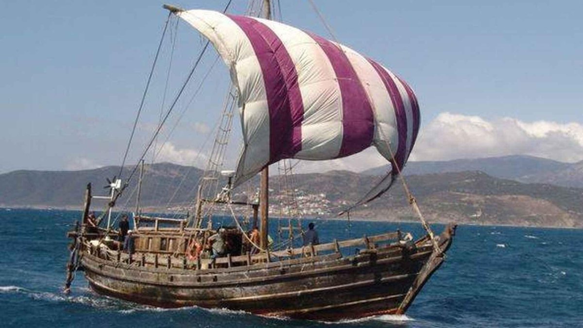 Парусная яхта Финикия