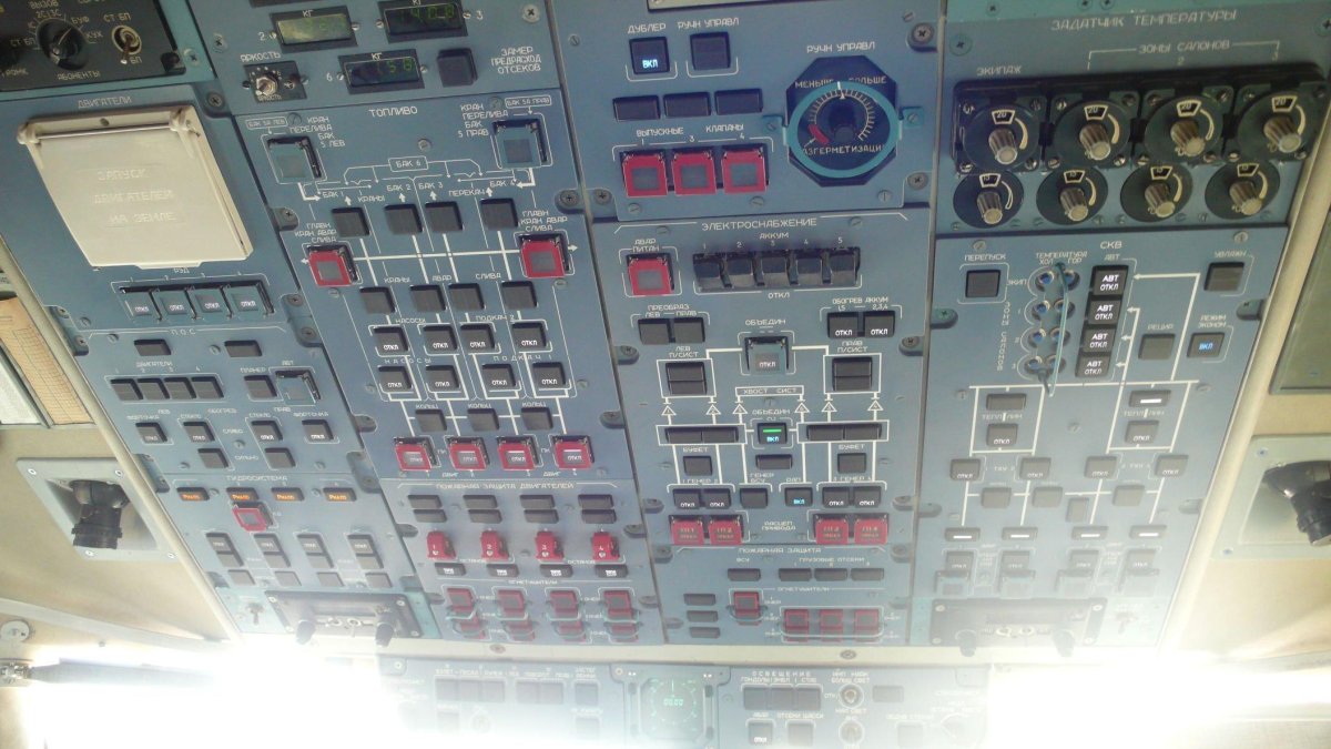 Ил-96 кабина пилотов