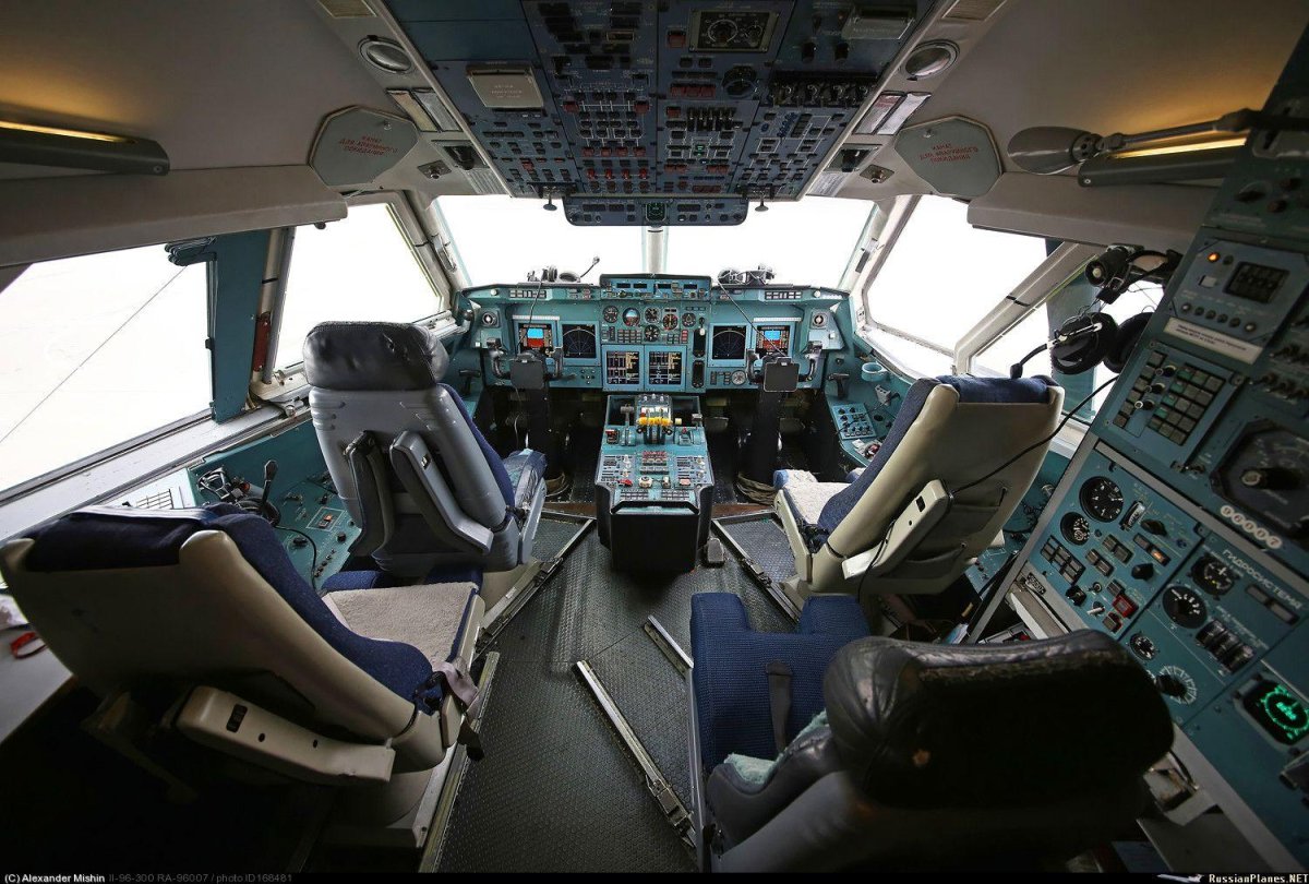 Ил 96 400 кабина пилота
