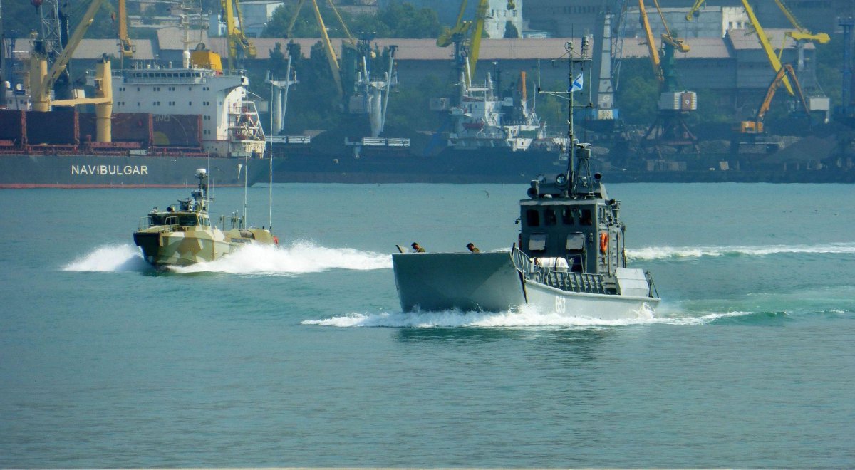 Десантный катер акула