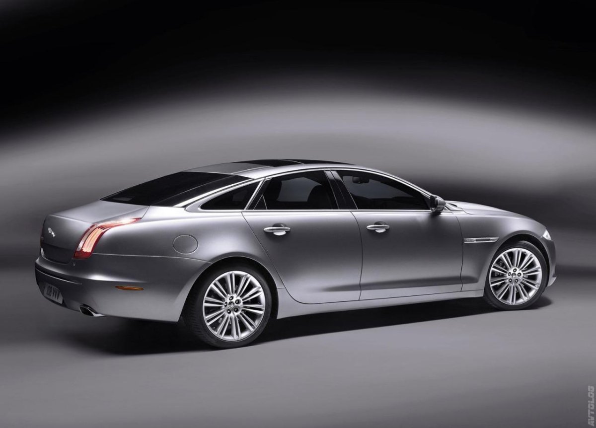 Ягуар машина XJ