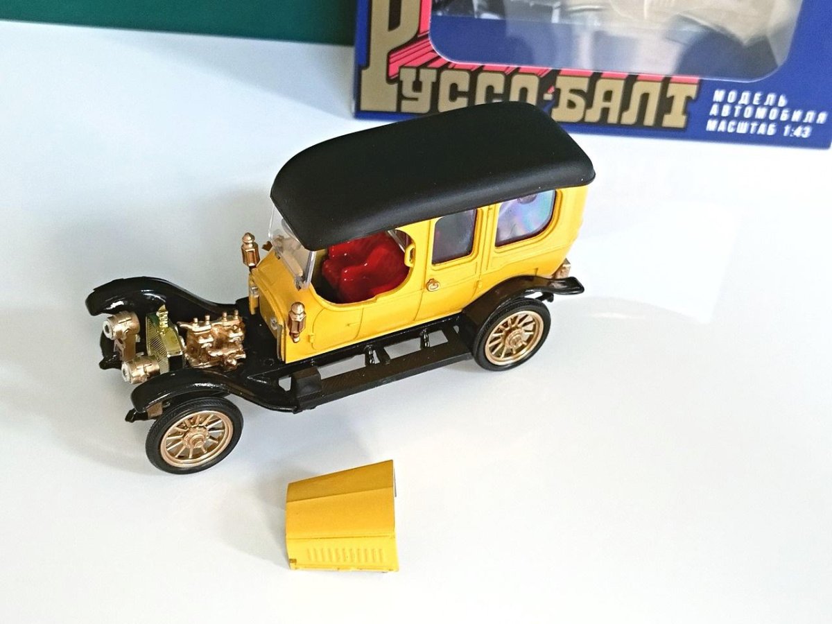 Руссобалт с двигателем 1:43