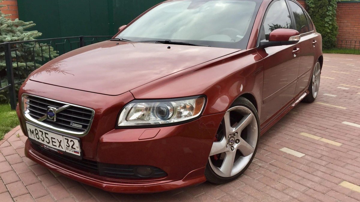 Volvo s40 Red