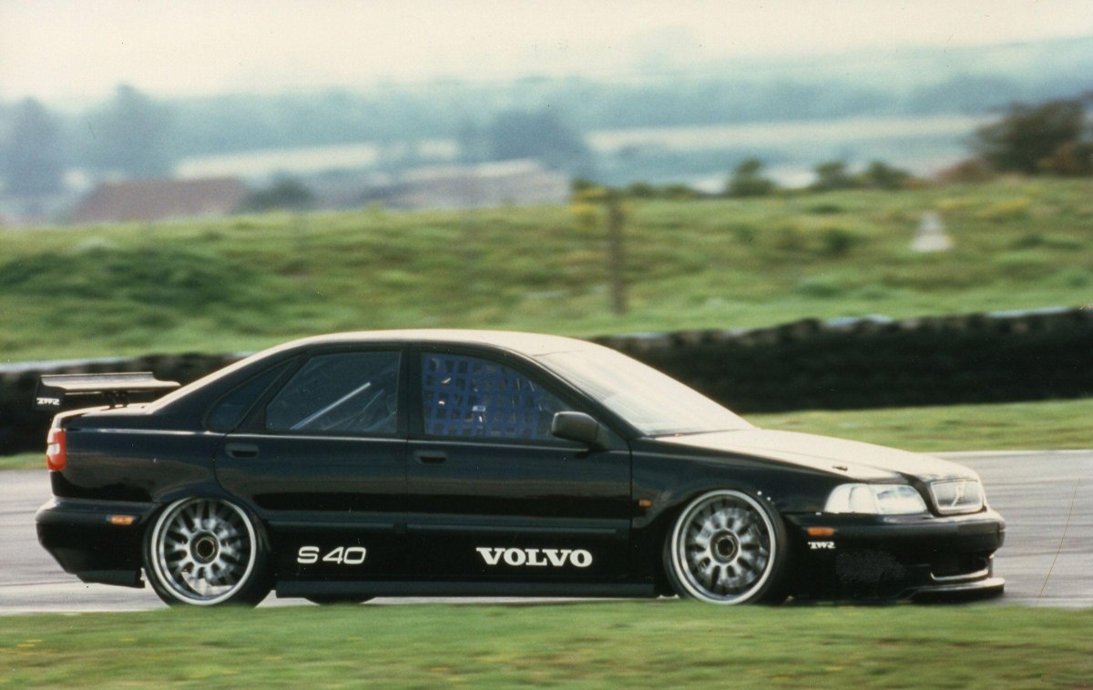 Volvo s40 1 stance