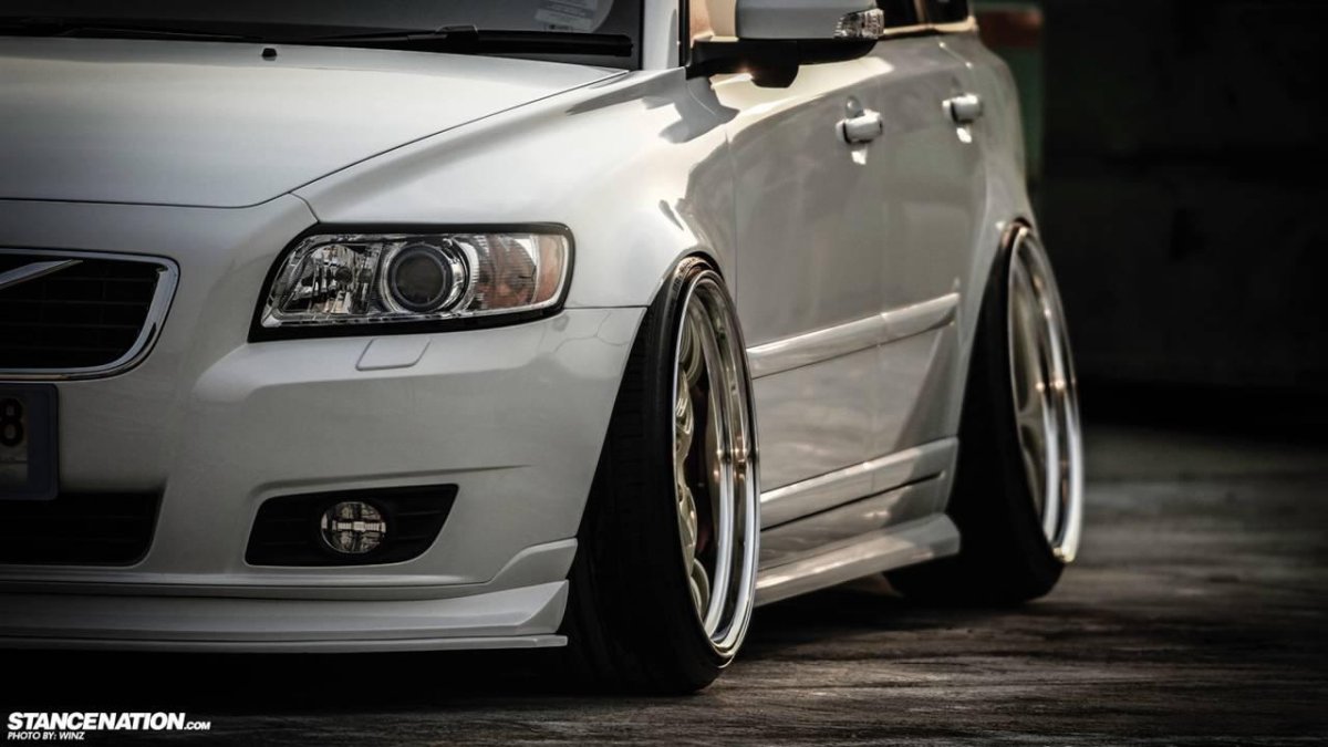 Volvo v50 stance