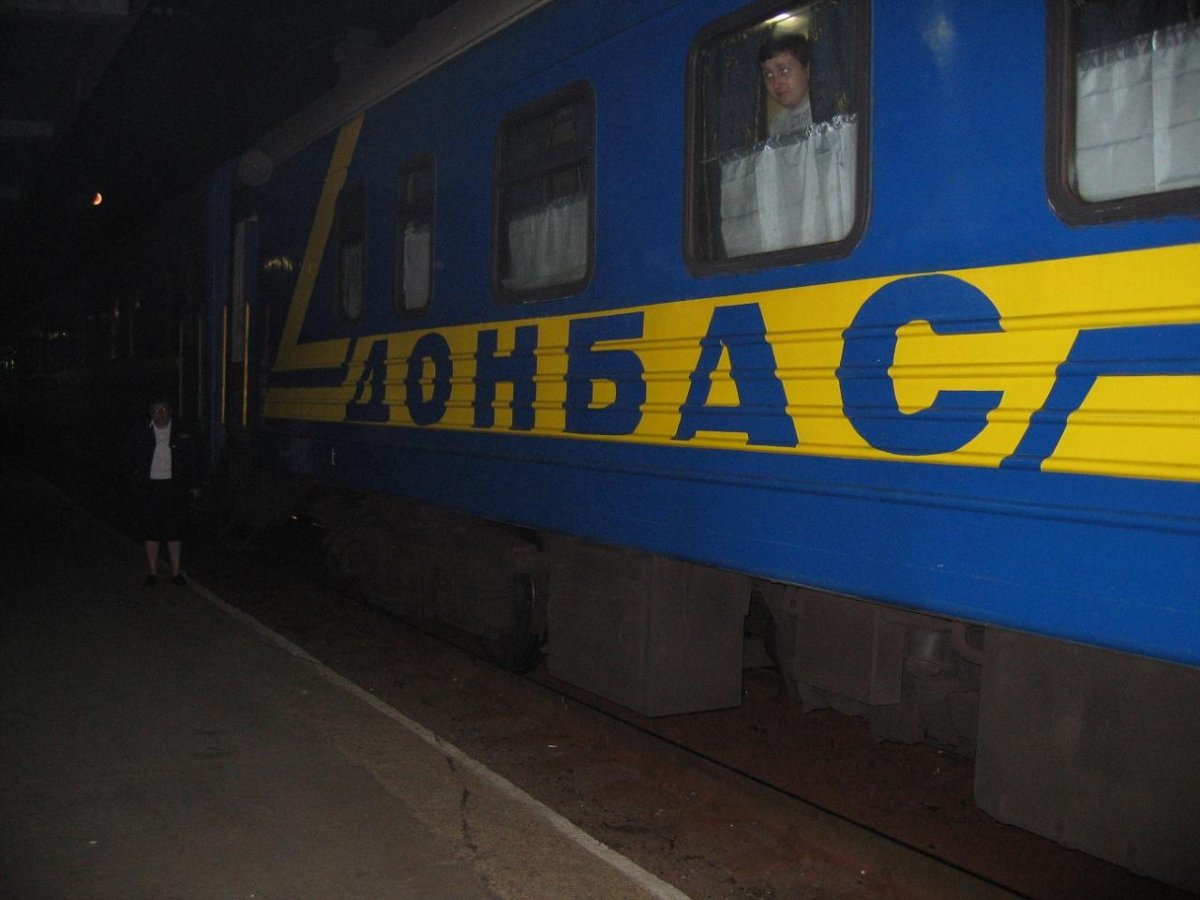Поезд Луганск