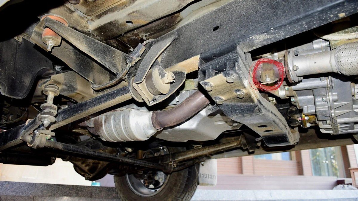 УАЗ Патриот снизу